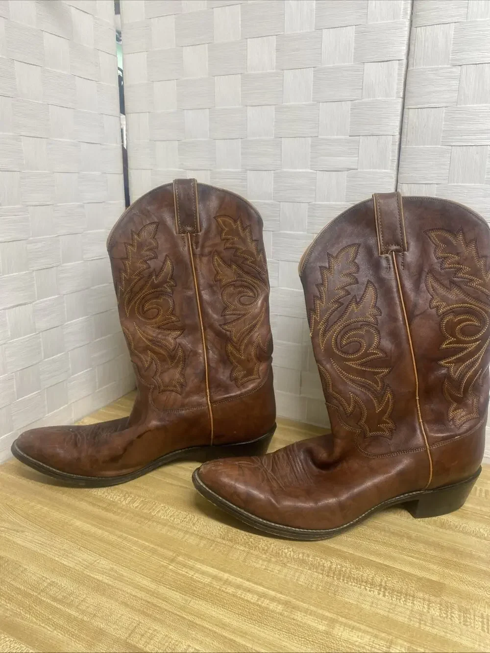 Men’s Cowboy Boots Justin 1560 Sz 12D Chestnut Embroidered Buck Leather Western